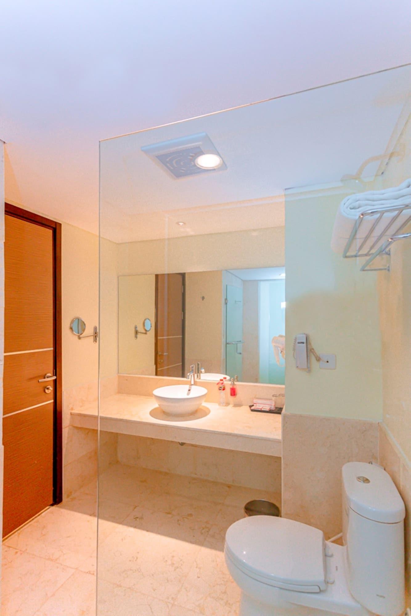 Claro Hotel Kendari Exterior photo