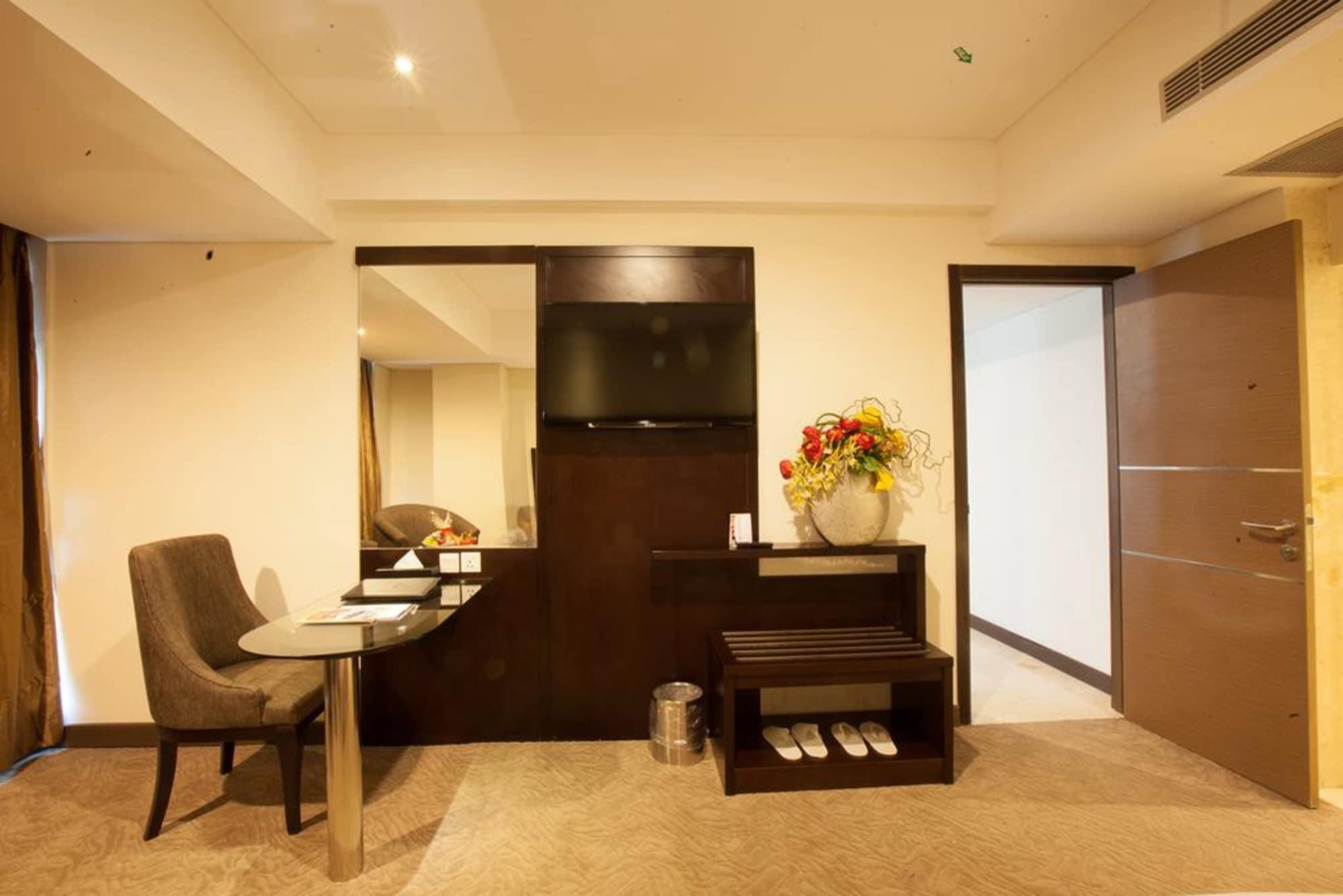 Claro Hotel Kendari Exterior photo