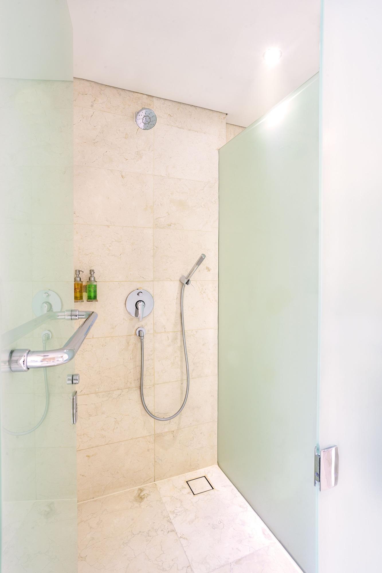 Claro Hotel Kendari Exterior photo
