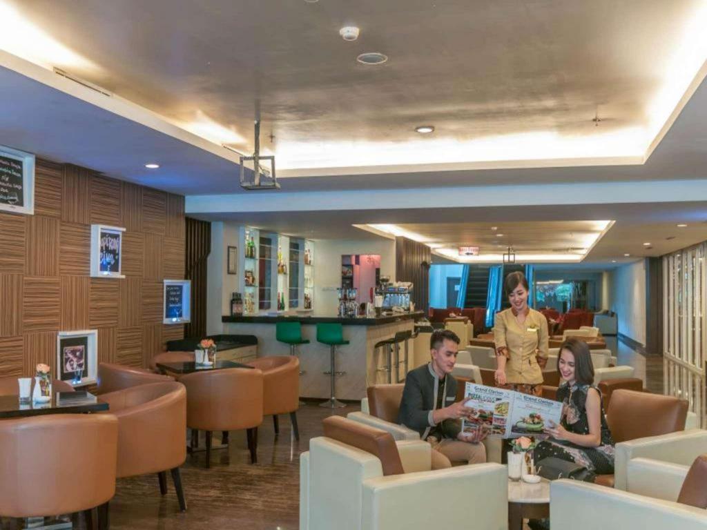 Claro Hotel Kendari Exterior photo