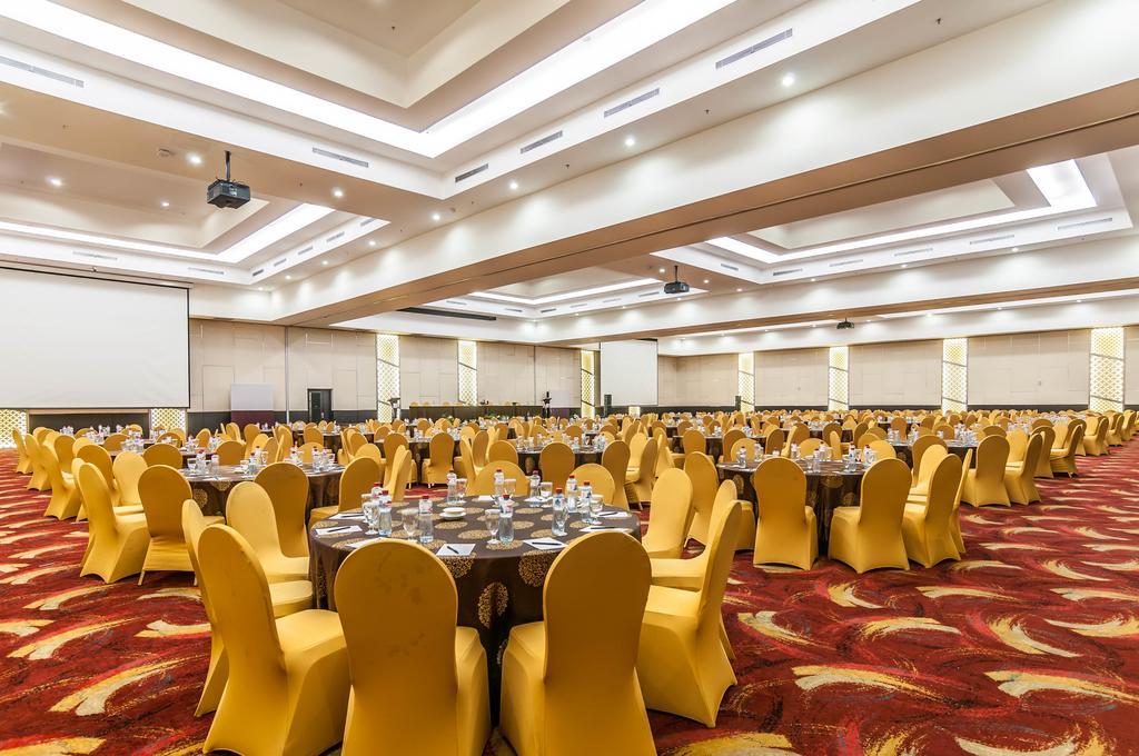Claro Hotel Kendari Exterior photo