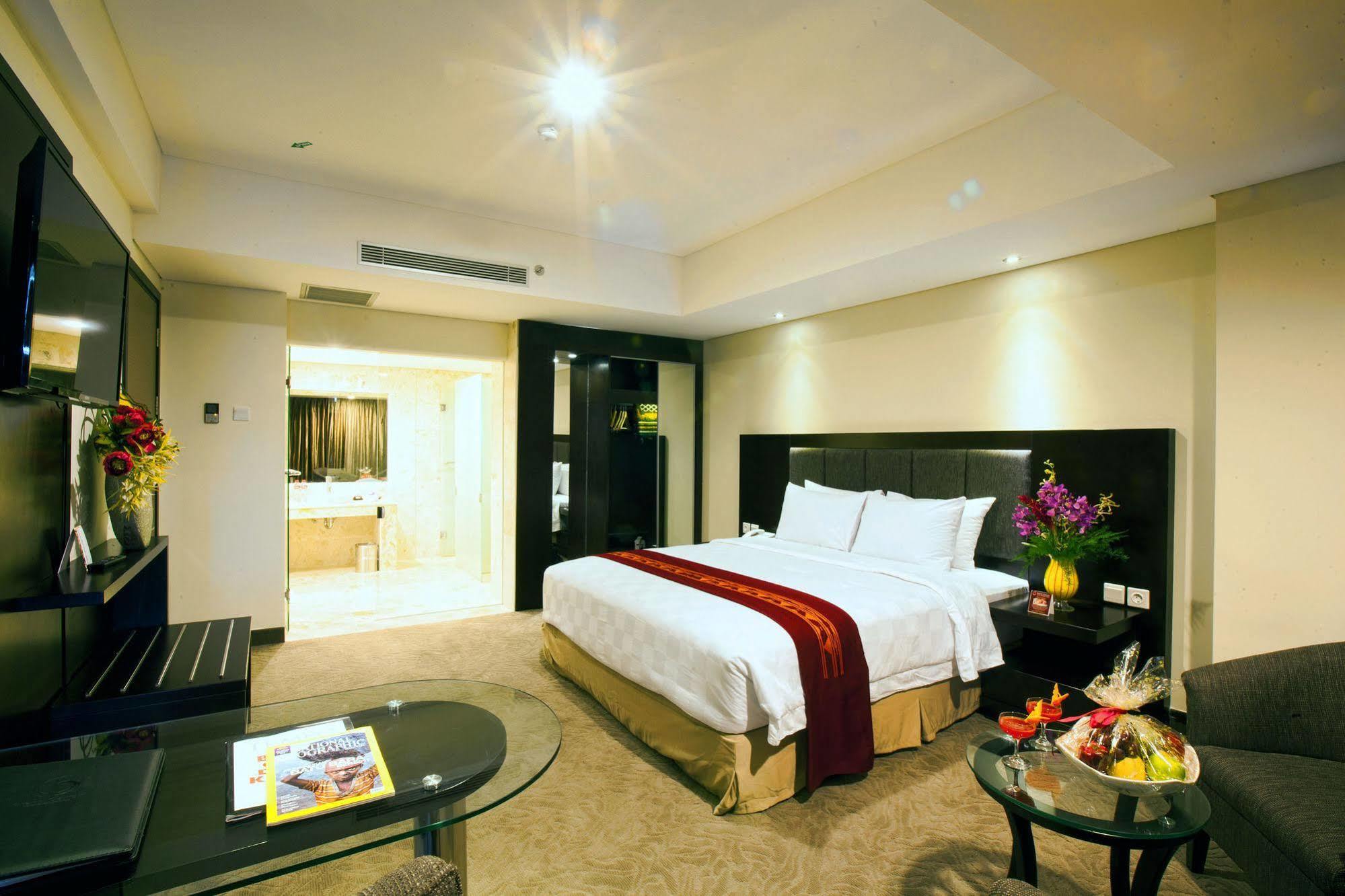 Claro Hotel Kendari Exterior photo